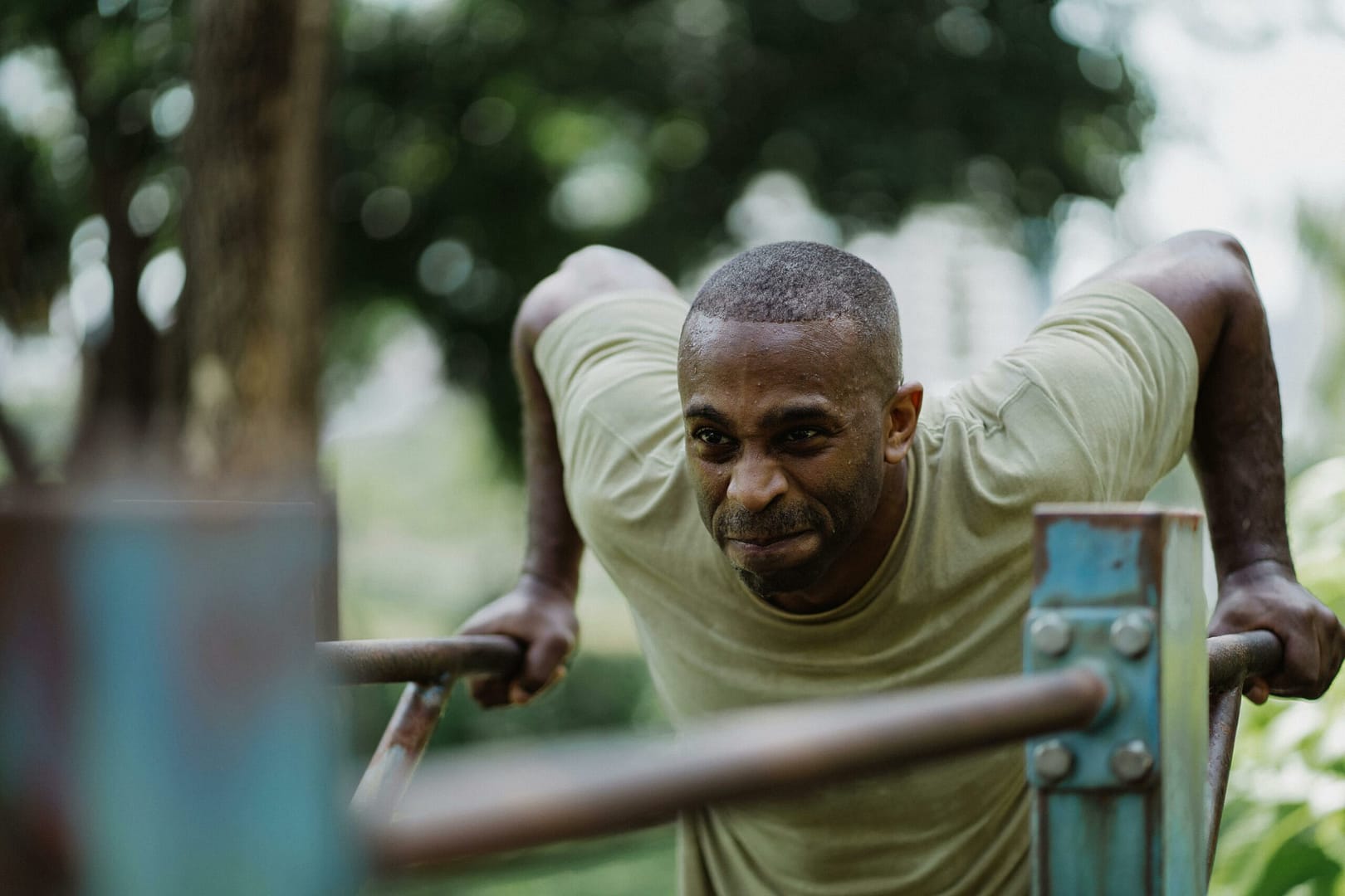 Kostenloses Stock Foto zu @draussen, afroamerikanischer mann, aktiv