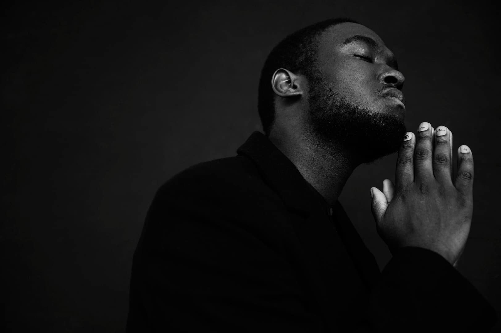 Kostenloses Stock Foto zu achtsamkeit, afroamerikaner, afroamerikanischer mann